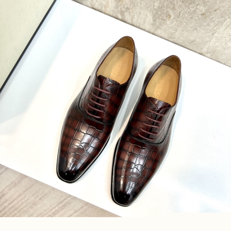 G*u*i leather shoes